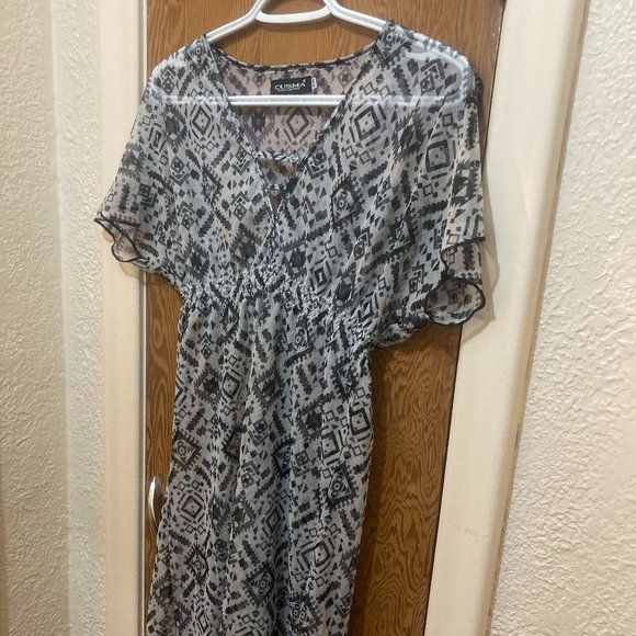 Beach cover up - Picture 3 of 9